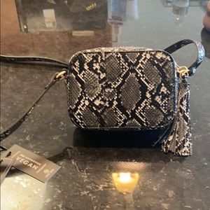 NWT La terre fashion snake print crossbody bag
